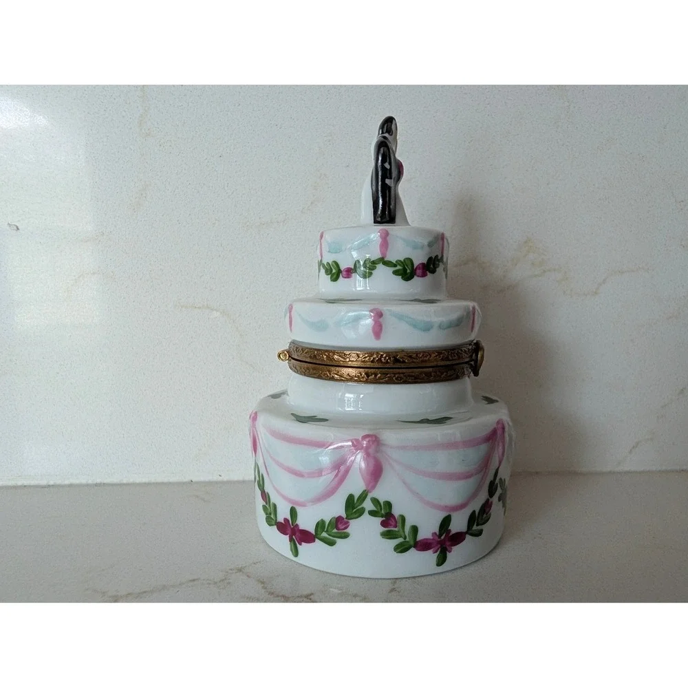Eximious Limoges France Wedding Cake Trinket Box Peint Main Hand Painted 3 Tier